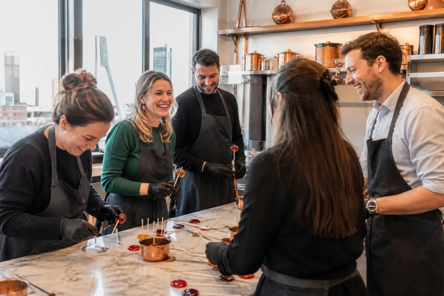 Teambuilding met suiker: wat écht werkt